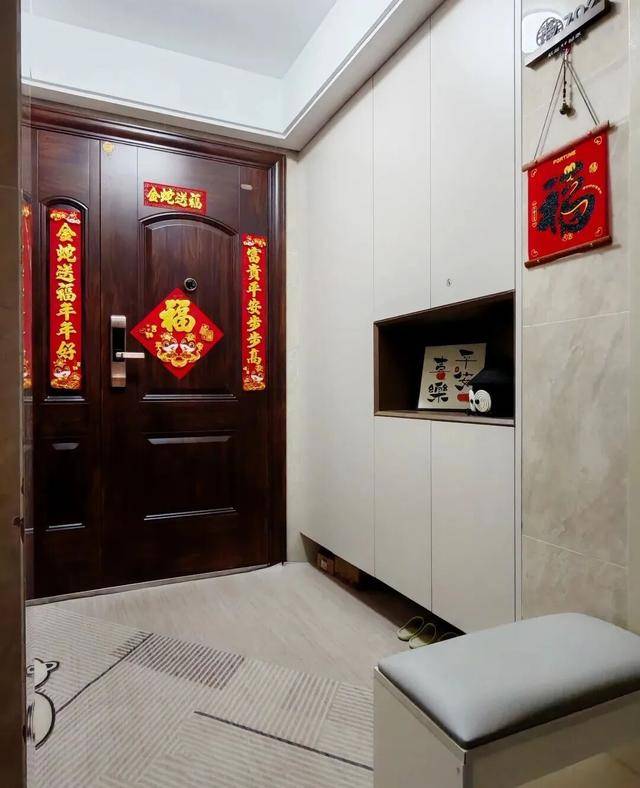 物业“不让门口放鞋子”<strong></p>
<p>TRX币</strong>,门口放鞋柜违法吗?