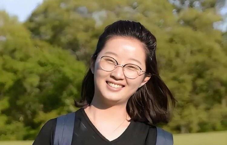 章莹颖男友国庆探望章父并协助直播<strong></p>
<p>usdt价格今日行情</strong>,网友劝其早点结婚,本人回应