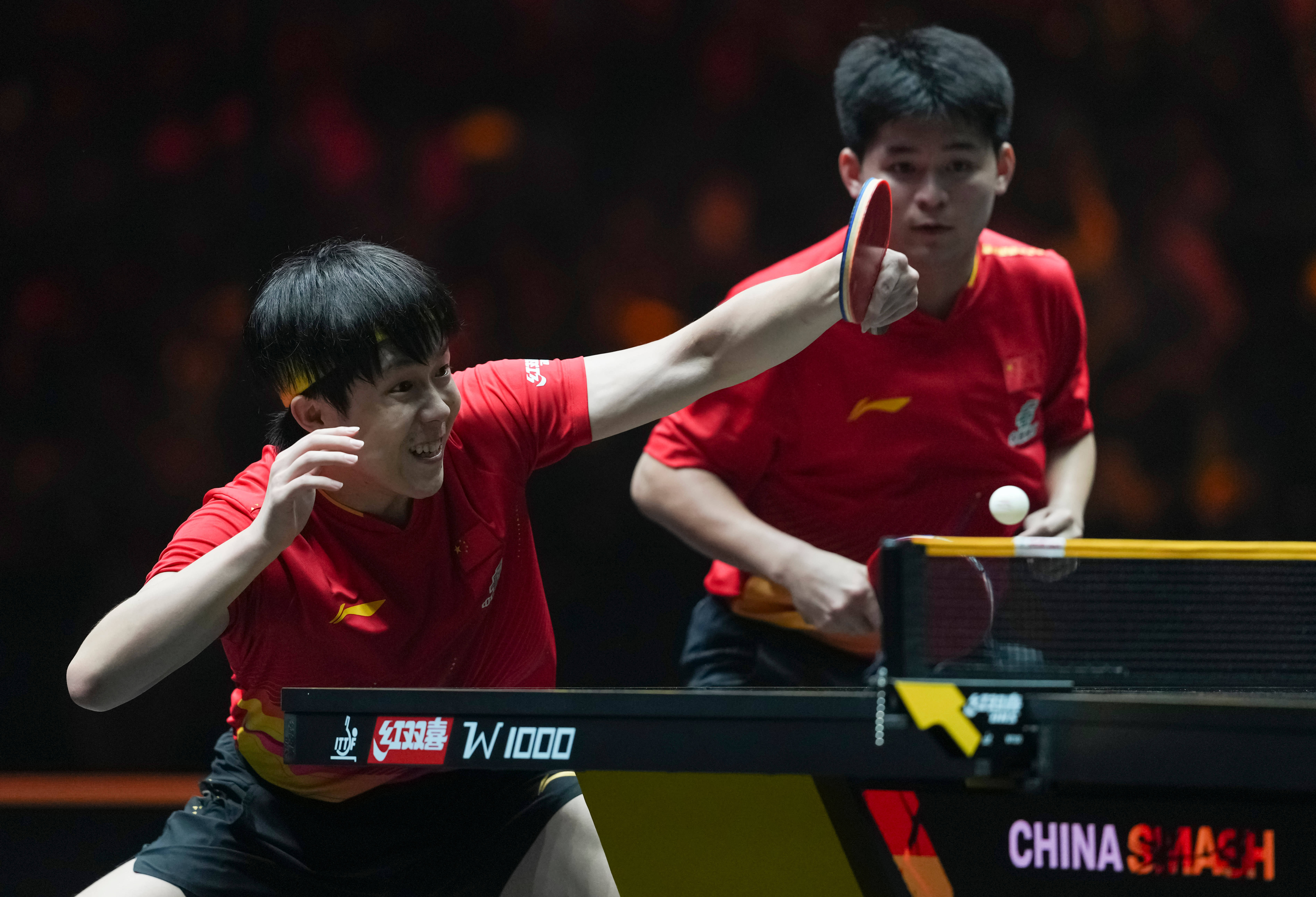 (体育)乒乓球——WTT中国大满贯赛:林诗栋/王楚钦晋级男双四强
