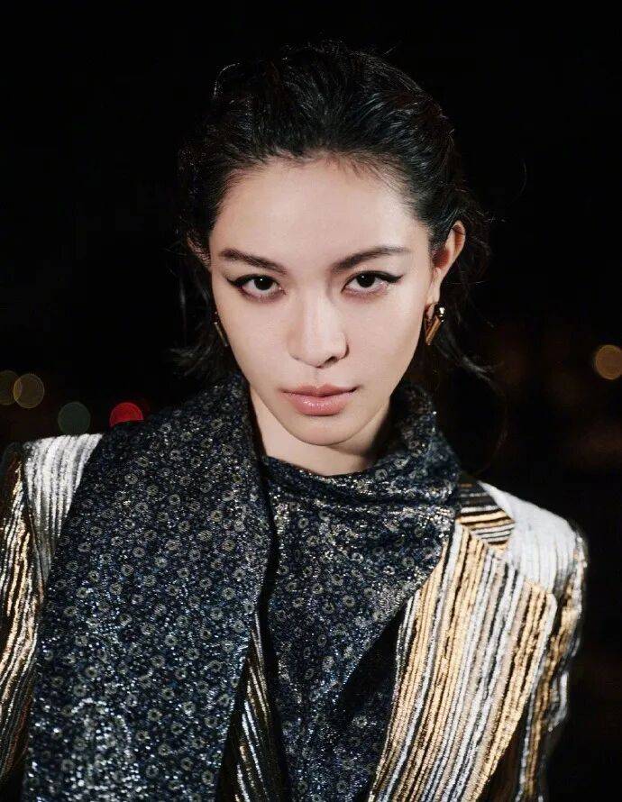 时装周上的女明星<strong></p>
<p>usdt钱包</strong>，秋冬氛围感一键封顶！