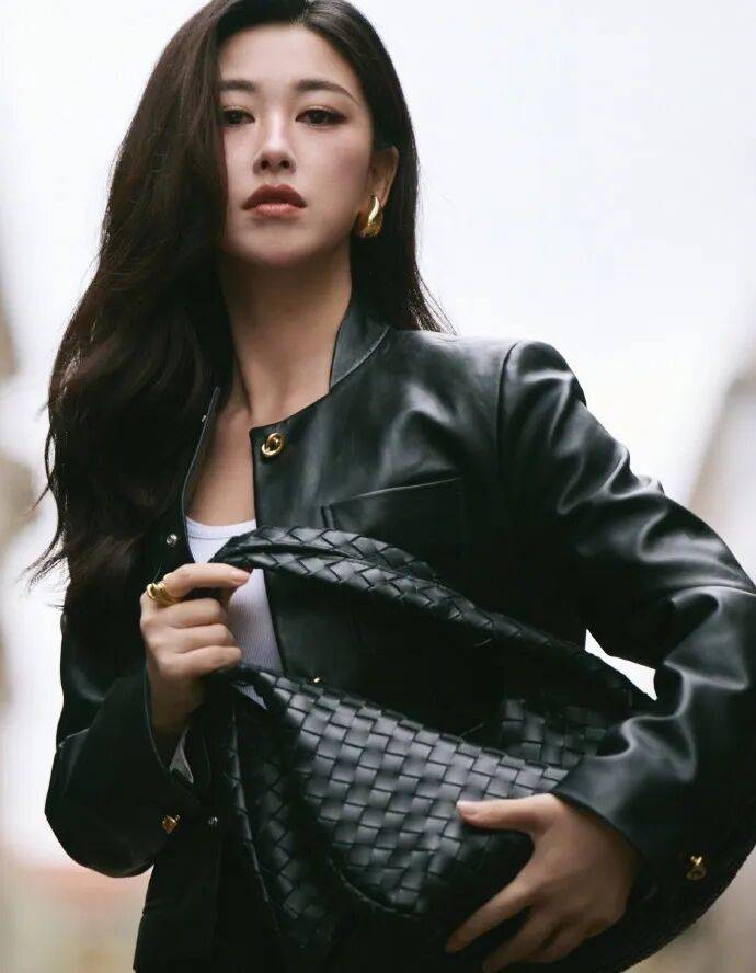 时装周上的女明星<strong></p>
<p>usdt钱包</strong>，秋冬氛围感一键封顶！