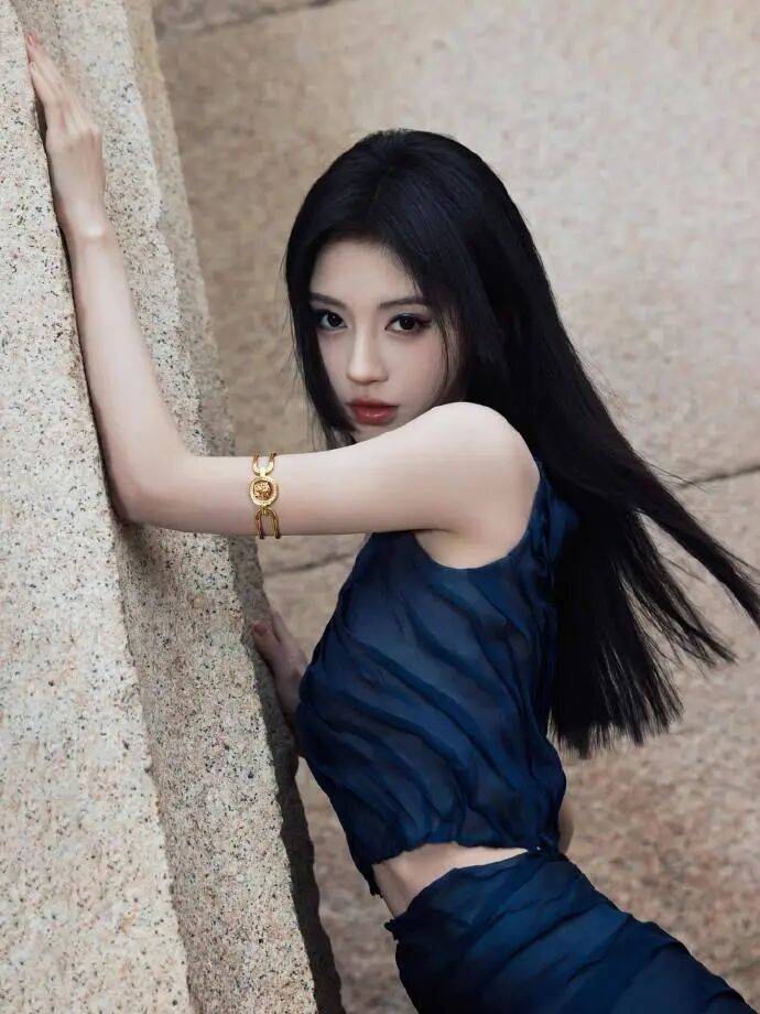 时装周上的女明星<strong></p>
<p>usdt钱包</strong>，秋冬氛围感一键封顶！