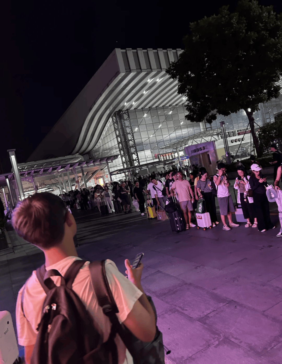 深圳北站凌晨返深被刷爆<strong></p>
<p>usdt钱包官方下载</strong>！附近叫车超200人？别慌！公交地铁加班护送