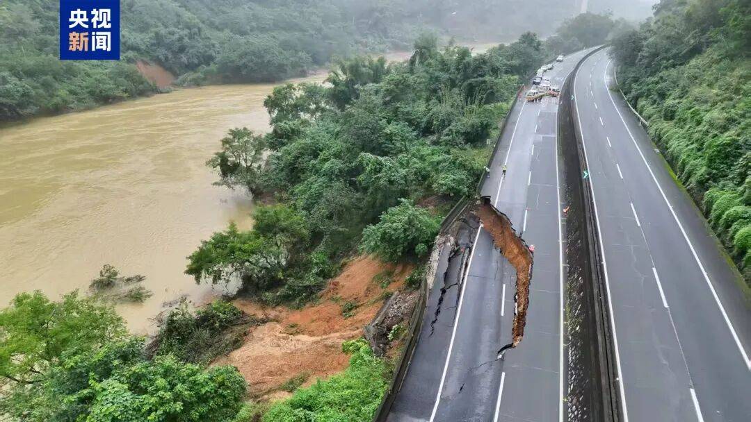 广西百色一高速公路开裂下沉！裂缝长约30米<strong></p>
<p>usdt汇率</strong>，塌陷处最深超2米