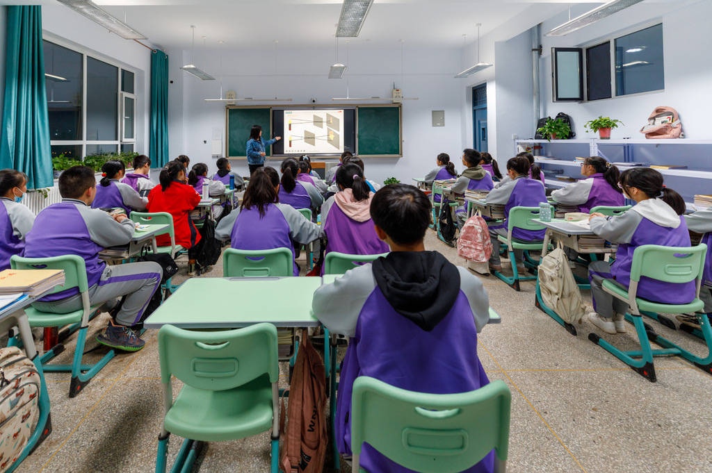 开学前接调岗电话<strong></p>
<p>usdt汇率</strong>，小学老师仓促教初中