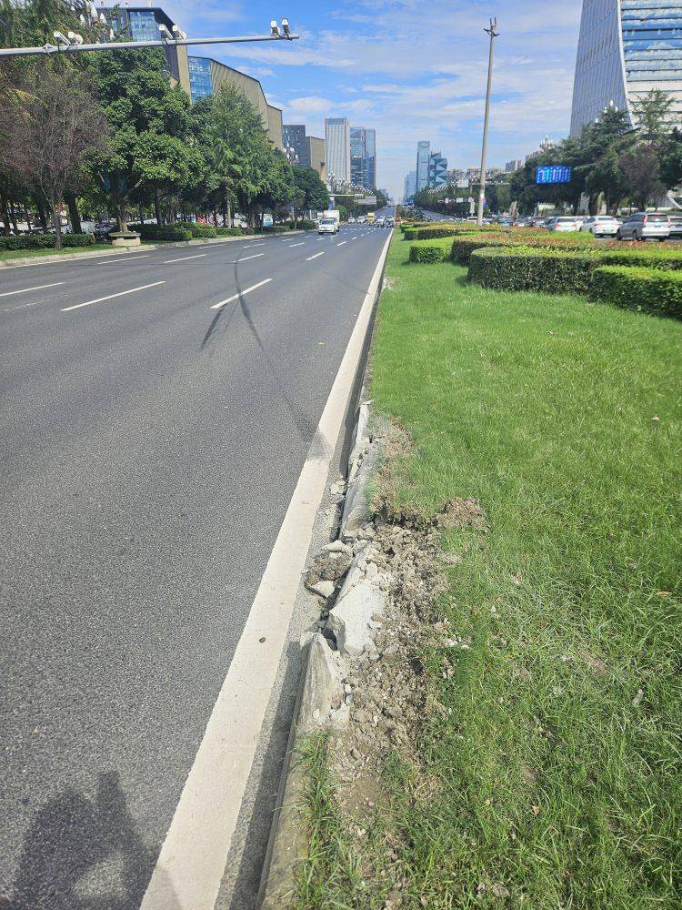 成都发生一起严重交通事故<strong></p>
<p>usdt币</strong>，上游新闻实地探访：燃烧留下的印记仍在