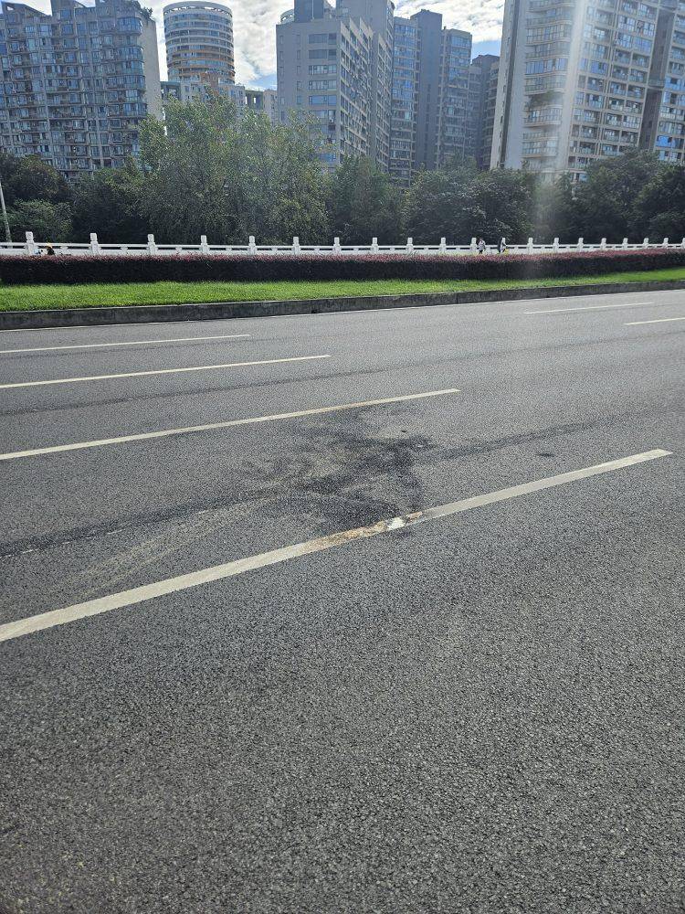 成都发生一起严重交通事故<strong></p>
<p>usdt币</strong>，上游新闻实地探访：燃烧留下的印记仍在