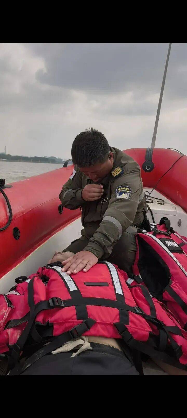 230斤重小伙酒后落水<strong></p>
<p>usdt币</strong>,漂浮7小时终获救……