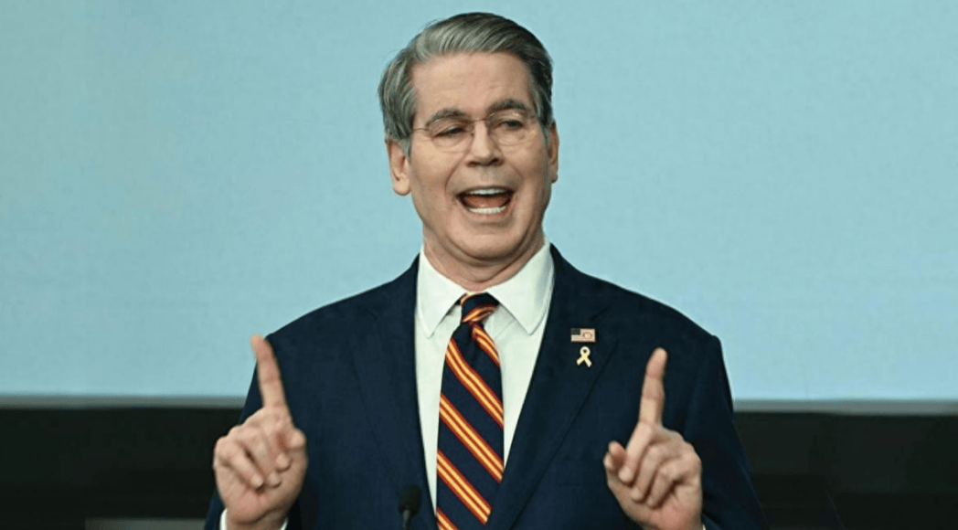 西方33国抱团取暖，希望中国收回成命，不料中方迅速打响第二波反制！