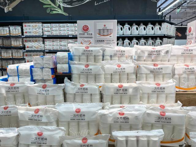 账上躺了41亿<strong></p>
<p>usdt价格</strong>，于东来烦恼人太多