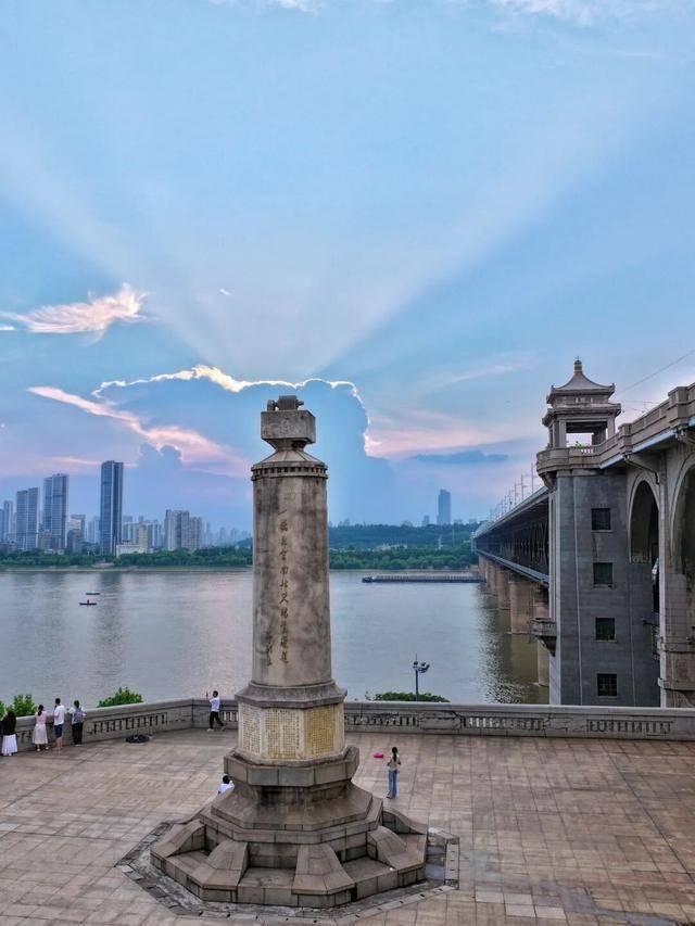 今天是她68岁生日<strong></p>
<p>usdt官网</strong>,武汉人:不准退休!