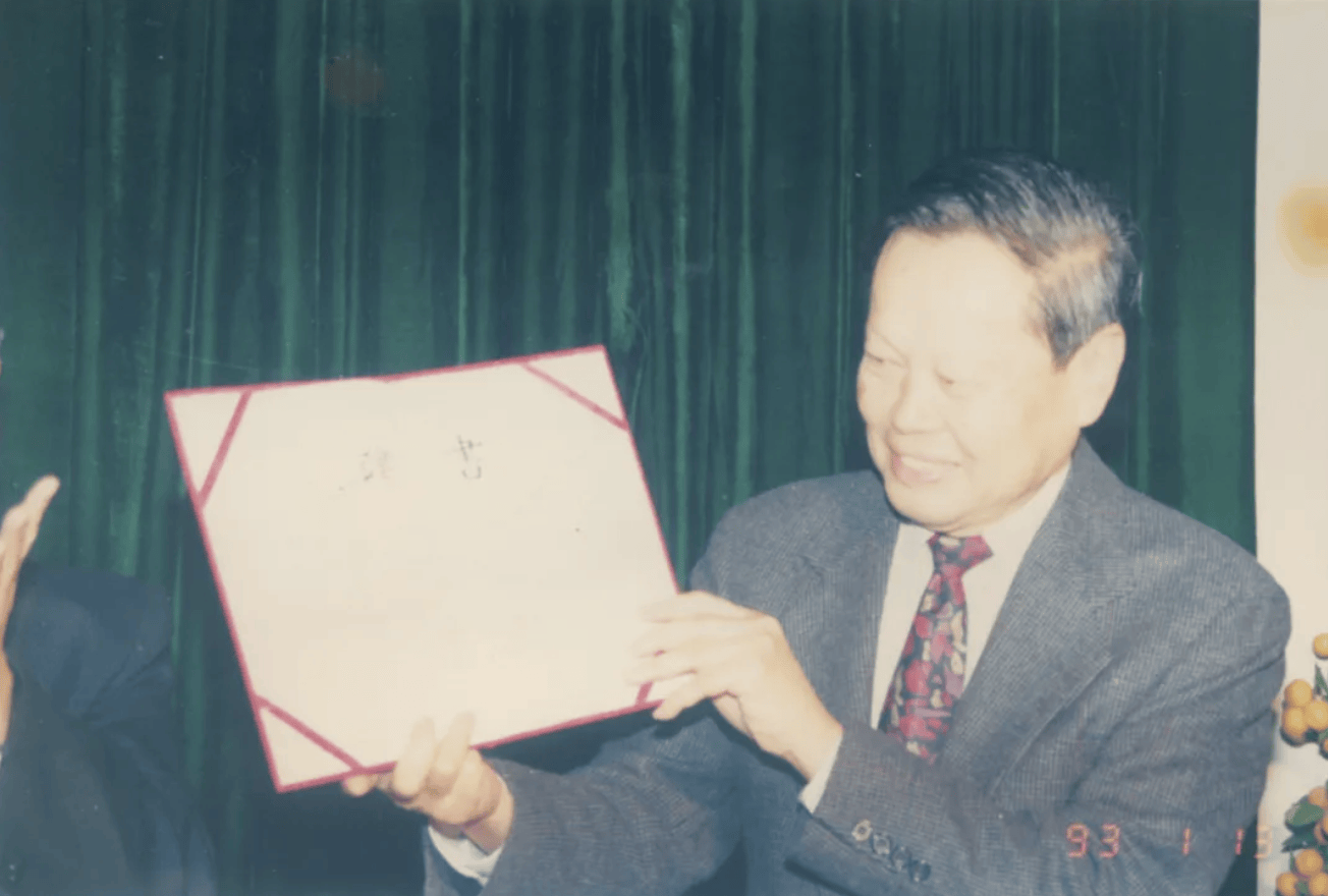 杨振宁为什么连续32年担任东莞理工学院名誉校长<strong></p>
<p>usdt支付</strong>？