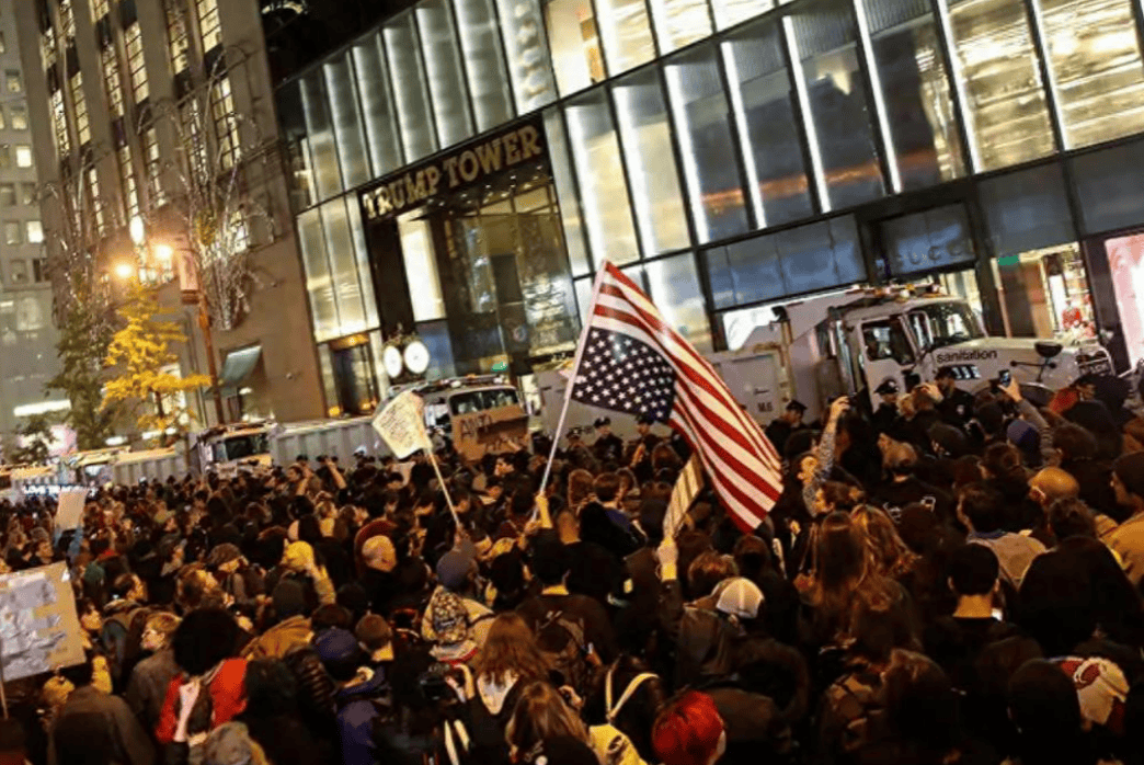 全美50州揭竿而起<strong></p>
<p>海能达股票</strong>,要求特朗普立刻下台,中国这一招美国招架不住