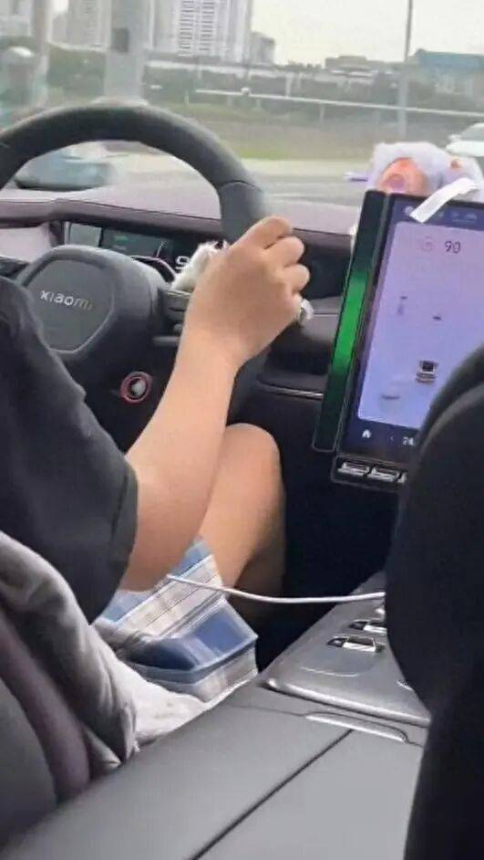 小米汽车市区飙至时速120公里<strong></p>
<p>海能达股票</strong>,跨双黄线到对向车道超车……交警回应→