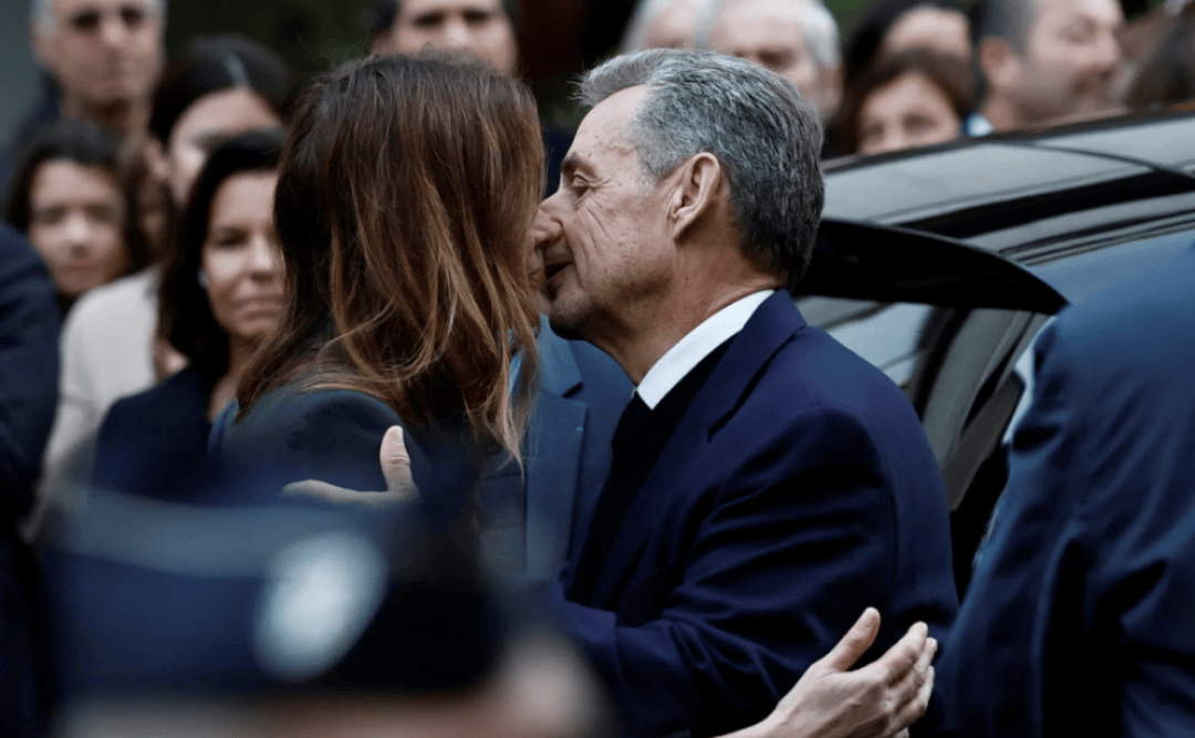 70岁法国前总统萨科齐的“坐牢style”:入狱前密会马克龙<strong></p>
<p>东方国信股票</strong>,入狱后开始写书