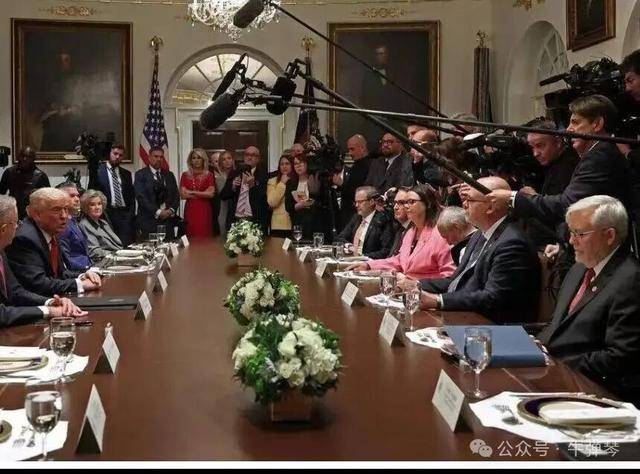 他被特朗普当众羞辱<strong></p>
<p>东方国信股票</strong>，全场都在哄笑