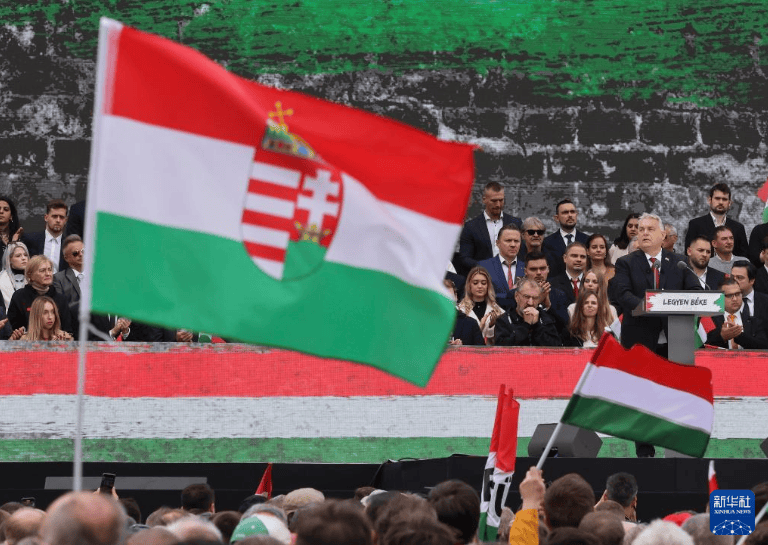 手机报·晚报丨每周一天“无作业日”<strong></p>
<p>二三四五股票</strong>,如何实施?神舟二十一号,近日择机发射!