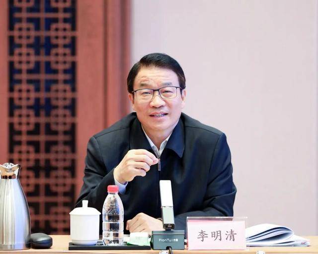 中央批准<strong></p>
<p>二三四五股票</strong>，陈新武、张伟履新职