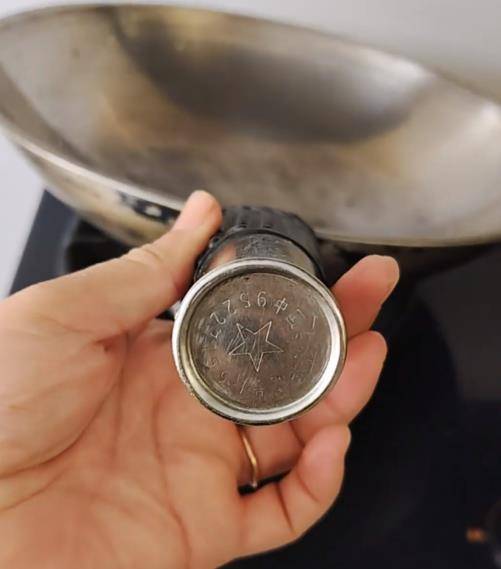 铁锅用了二三十年仍不粘不锈<strong></p>
<p>西藏旅游股票</strong>，女子在线寻厂家想“再买一个”，厂家称已停产