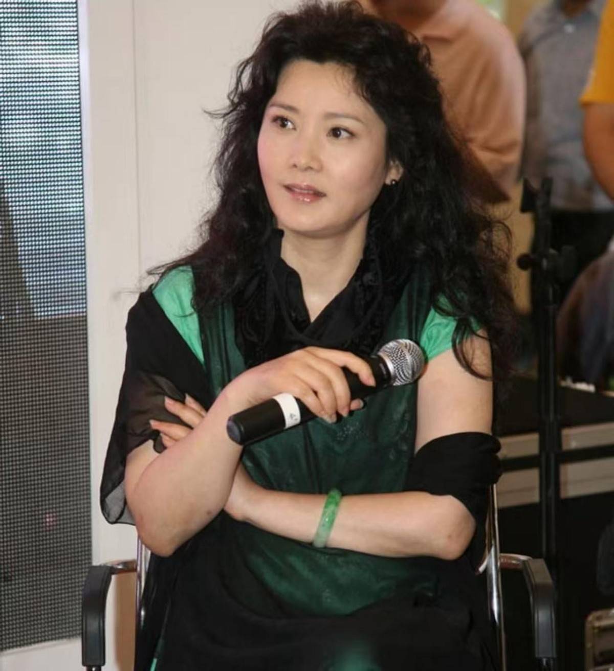 何赛飞怒斥张柏芝后道歉：<strong></p>
<p>西藏旅游股票</strong>我这个人脾气急并非针对人