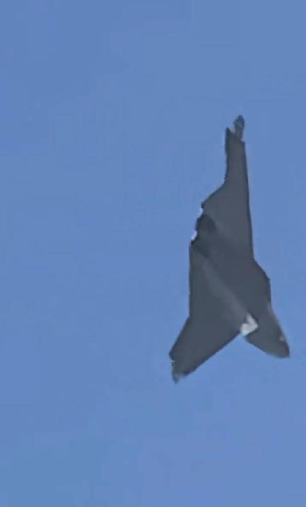 无空速管<strong></p>
<p>招商银行股票</strong>，疑似第二架歼-50：美国精神胜利法，新六代机东亚决战