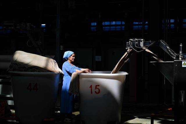 青年说 | 到中亚<strong></p>
<p>招商银行股票</strong>，奔赴一场激动人心的“探秘”