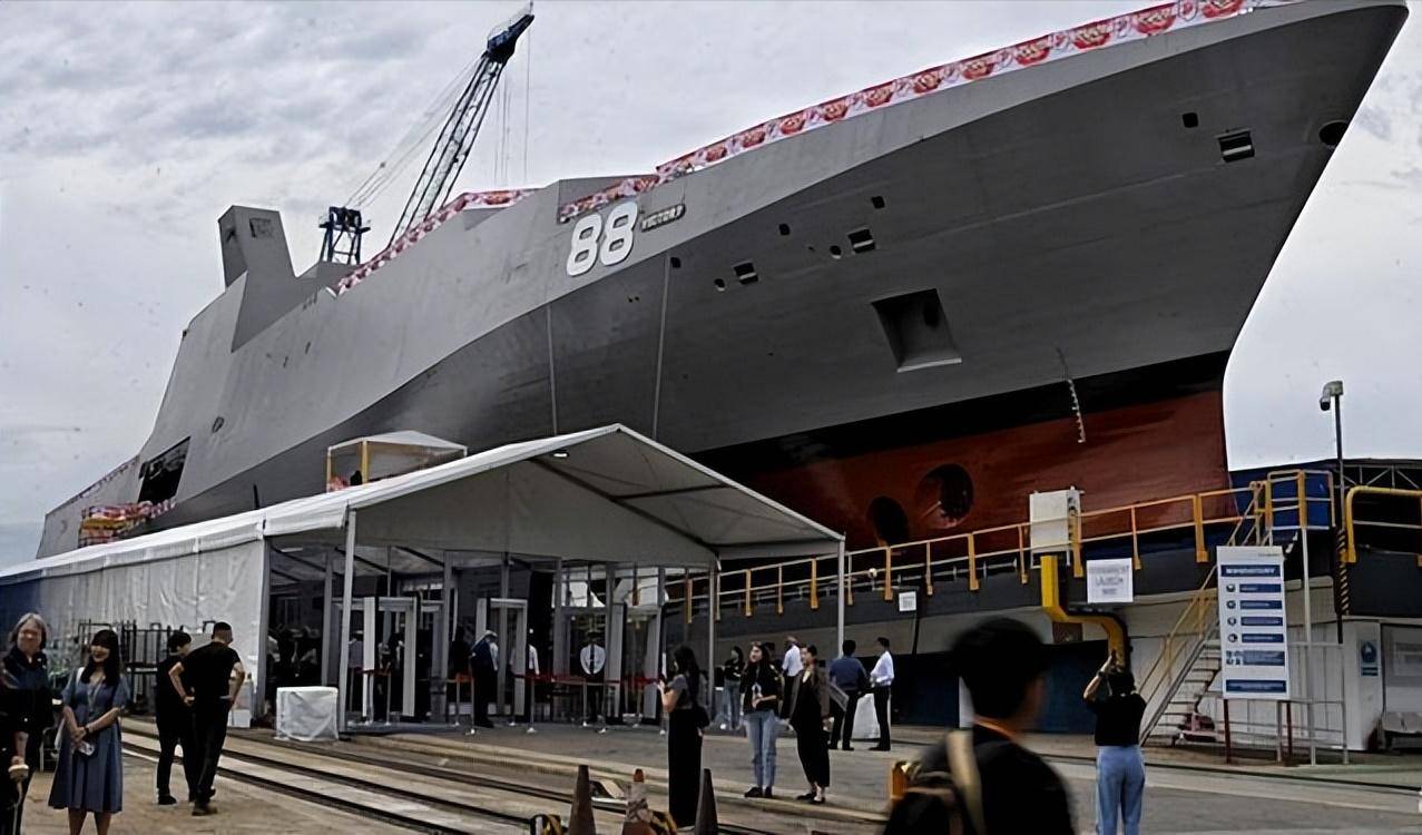 人口不足600万的小国<strong></p>
<p>招商银行股票</strong>，建造8000吨级大型战舰，新加坡“胜利号”多用途战斗舰亮相