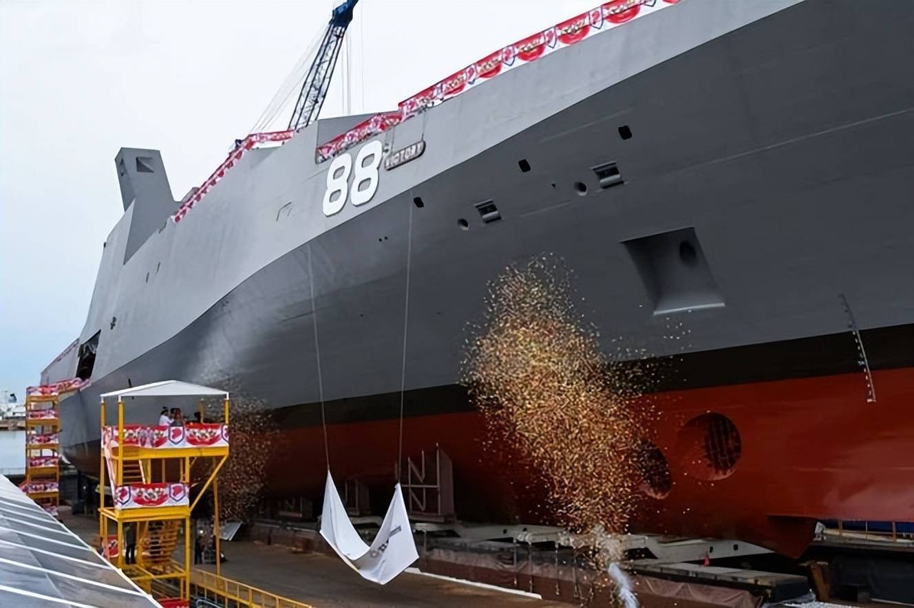 人口不足600万的小国<strong></p>
<p>招商银行股票</strong>，建造8000吨级大型战舰，新加坡“胜利号”多用途战斗舰亮相