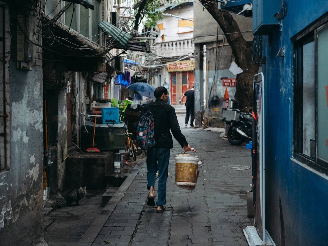 <strong></p>
<p>招商银行股票</strong>他们挤在8元一晚的旅店 几百人抢一个活