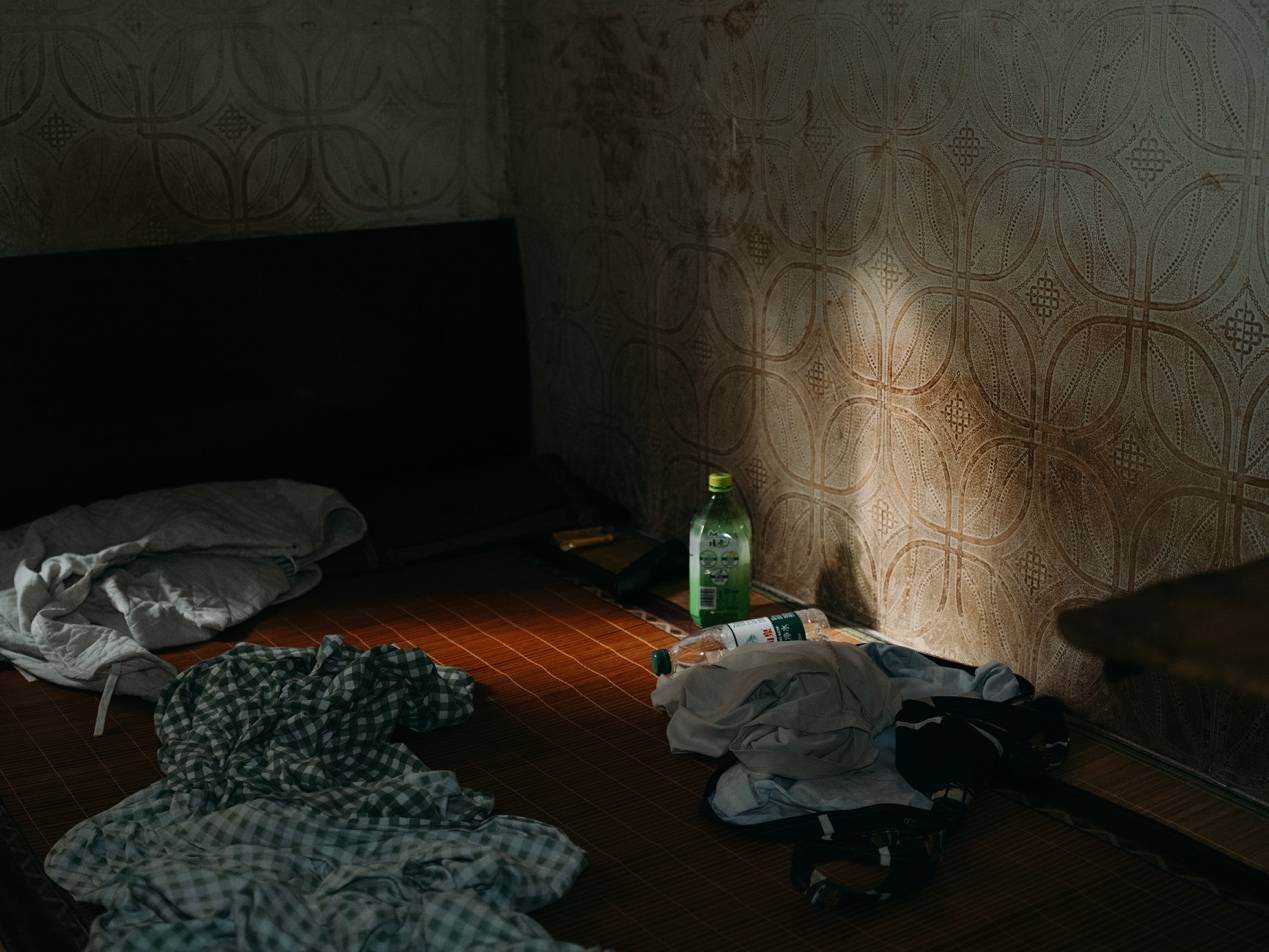 <strong></p>
<p>招商银行股票</strong>他们挤在8元一晚的旅店 几百人抢一个活