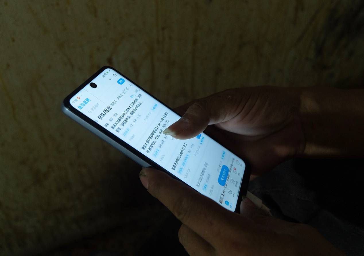 <strong></p>
<p>招商银行股票</strong>他们挤在8元一晚的旅店 几百人抢一个活