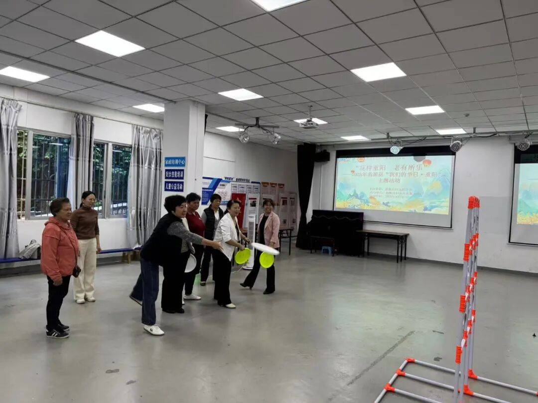 县妇联开展“花样重阳 老有所乐”——2025年“<strong></p>
<p>招商银行股票</strong>我们的节日·重阳”主题活动