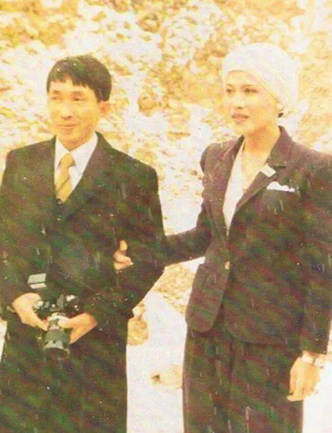 泰国王太后诗丽吉去世<strong></p>
<p>招商银行股票</strong>，留下19顶奢华王冠和她的传奇一生