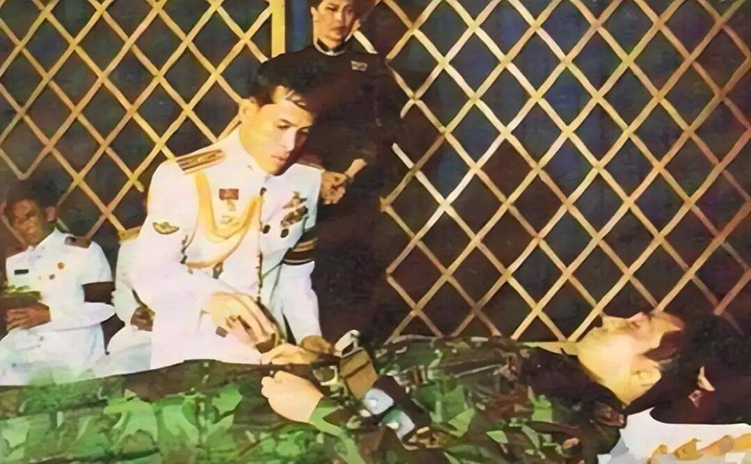 泰国王太后诗丽吉去世<strong></p>
<p>招商银行股票</strong>，留下19顶奢华王冠和她的传奇一生