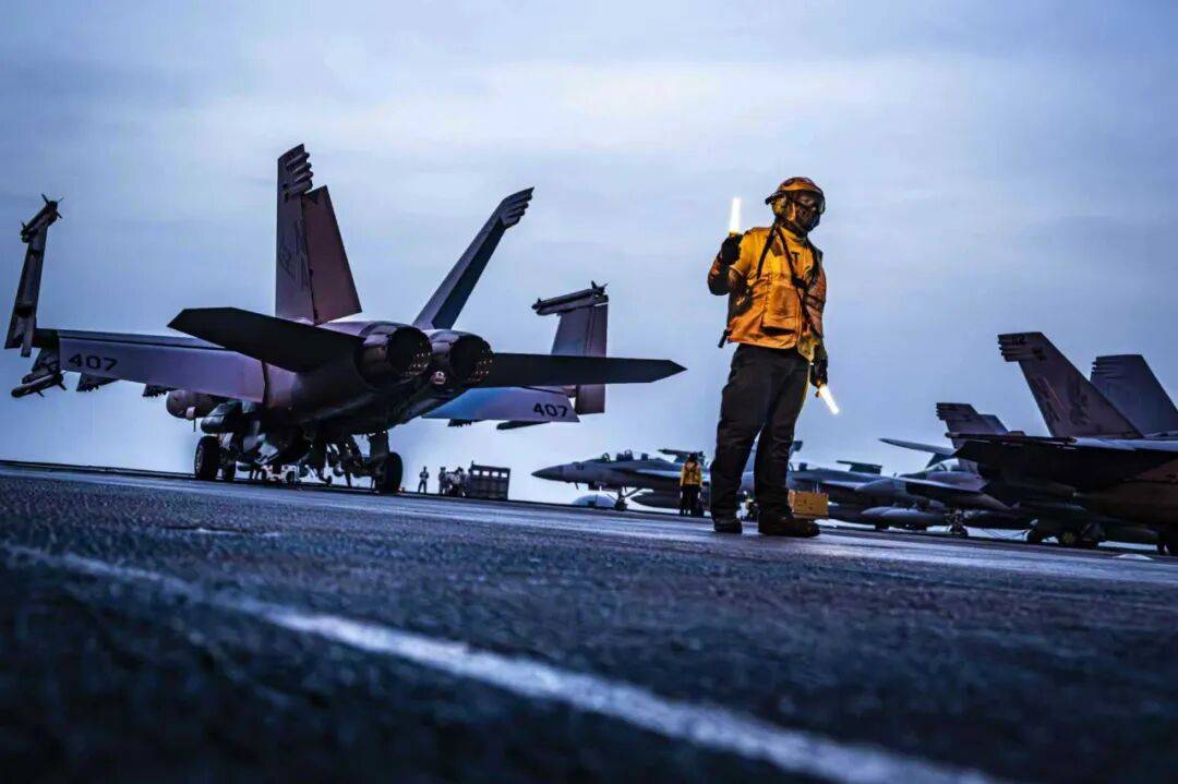 美海军在南海连摔两架飞机<strong></p>
<p>光大证券股票</strong>，因电磁攻击？中国军号发文