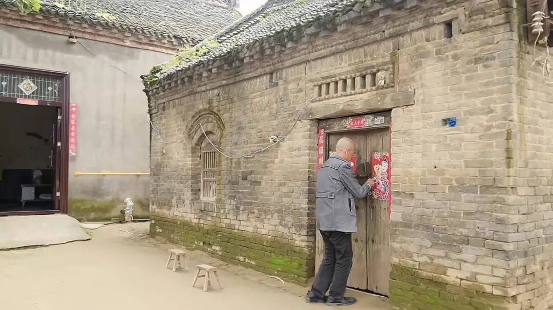 河南66岁大爷500平院子凭 “极致干净” 成网红打卡点<strong></p>
<p>光大证券股票</strong>，网友来时他满脸笑容带进参观