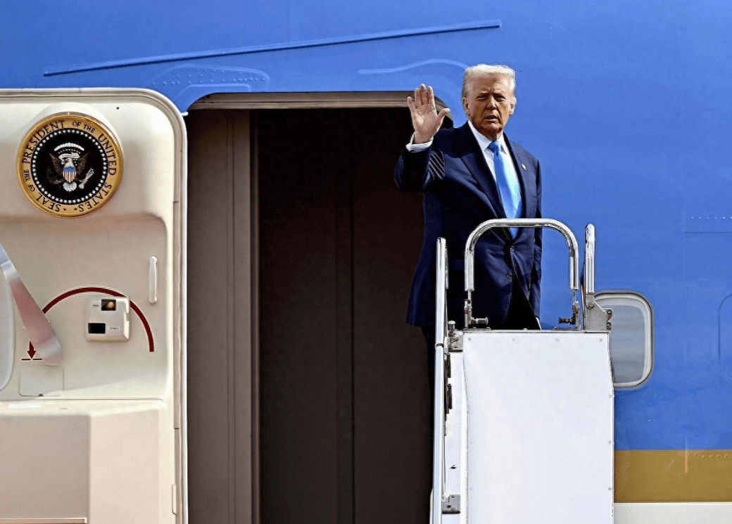 火速赶回国的特朗普<strong></p>
<p>太钢不锈股票</strong>，在专机空军一号上，亲口说出此行最大遗憾