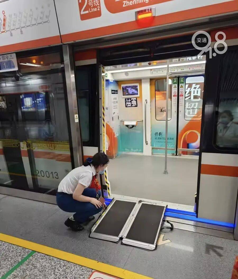 杭州地铁内<strong></p>
<p>太钢不锈股票</strong>，女乘客突然崩溃大哭！紧接着……这一幕被拍下