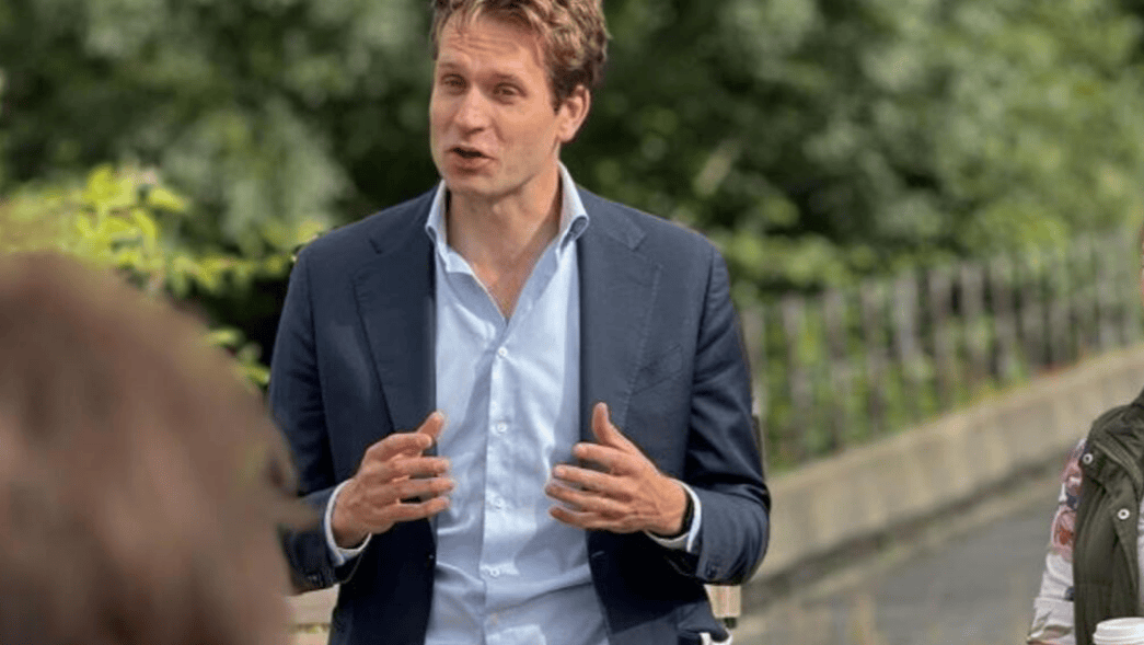 看到安世中国公告后<strong></p>
<p>众生药业股票</strong>，德方丝毫不顾荷兰感受，第一个向中方提出请求