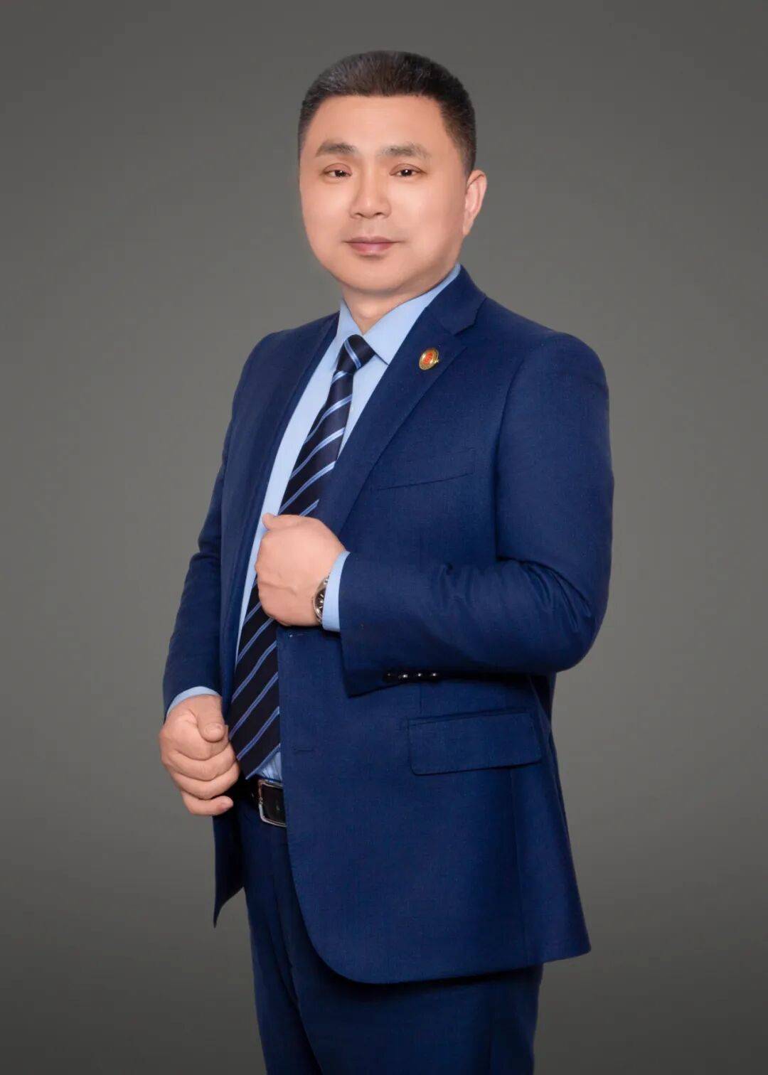 二姐夫帮忙装修房子<strong></p>
<p>江南高纤股票</strong>，铺瓷砖后卷走3万多装修款，这是违约还是诈骗？