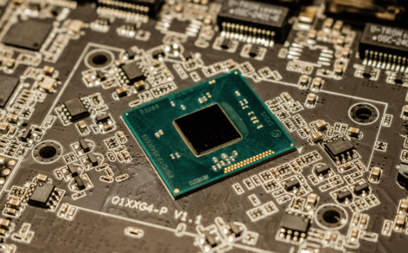 沉默一周后，荷兰开始报复！叫嚣对华断供核心部件，中方早有准备，轮到欧美企业先急了