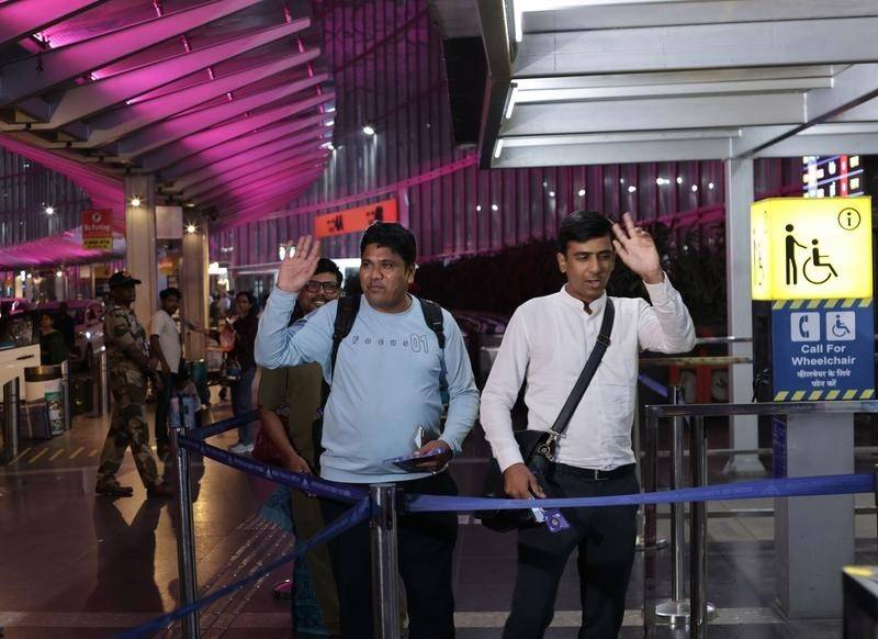 李显龙称中国已老印度尚年轻<strong></p>
<p>江南高纤股票</strong>，未来能赶超！藏着新加坡在中美印之间的战略卡位，印度有发展陷阱