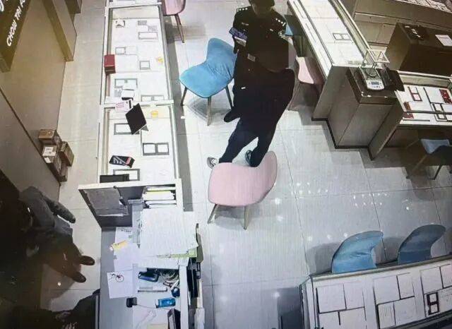 股市套现170万元后<strong></p>
<p>通化金马股票</strong>，杭州男子豪购300克金条！老板当场报警……