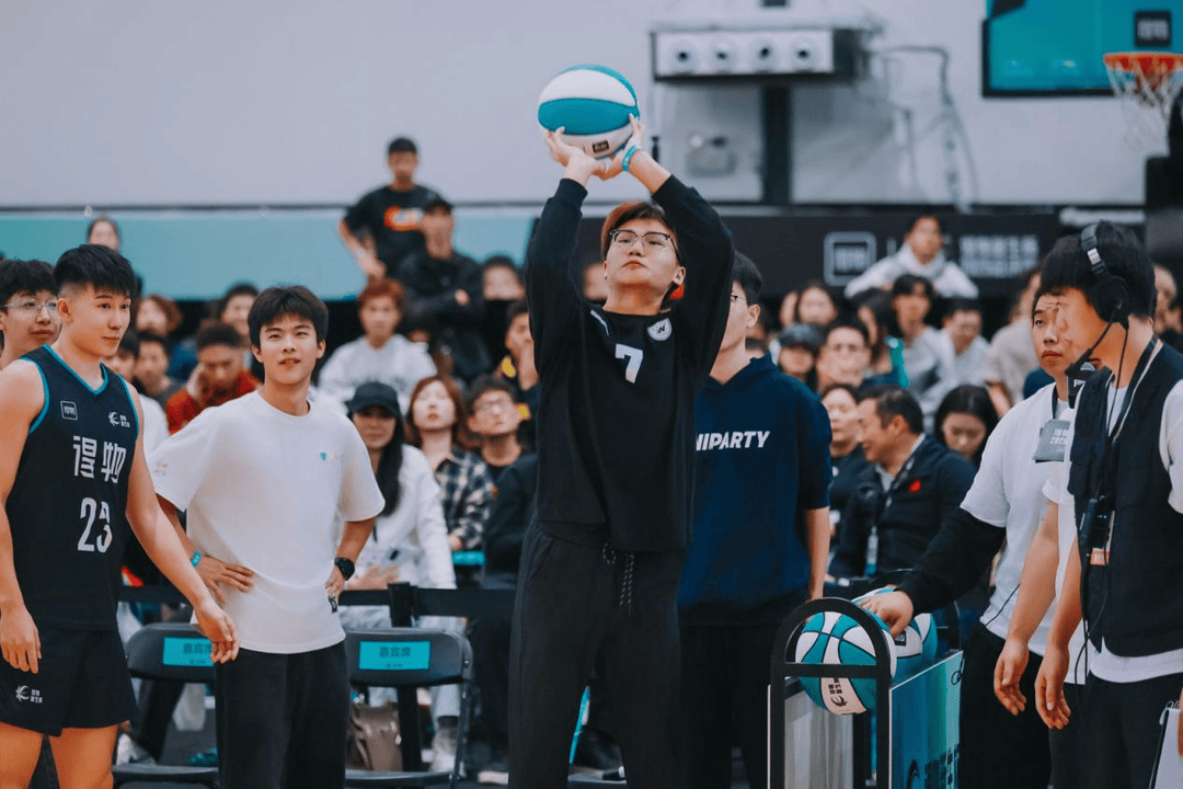 复旦、交大、同济等八大高校集结<strong></p>
<p>通化金马股票</strong>，得物App“新生杯”篮球赛首战上海