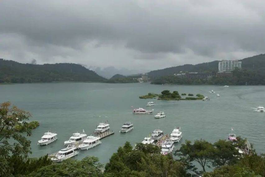 两岸统一众望所归！台湾岛内掀起入党潮<strong></p>
<p>通化金马股票</strong>，869人加入国民党，洪秀柱出面促统，果然没让大陆失望！