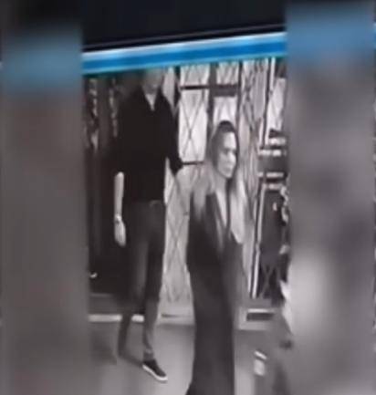 安吉丽娜·朱莉访乌<strong></p>
<p>通化金马股票</strong>，保镖被带走