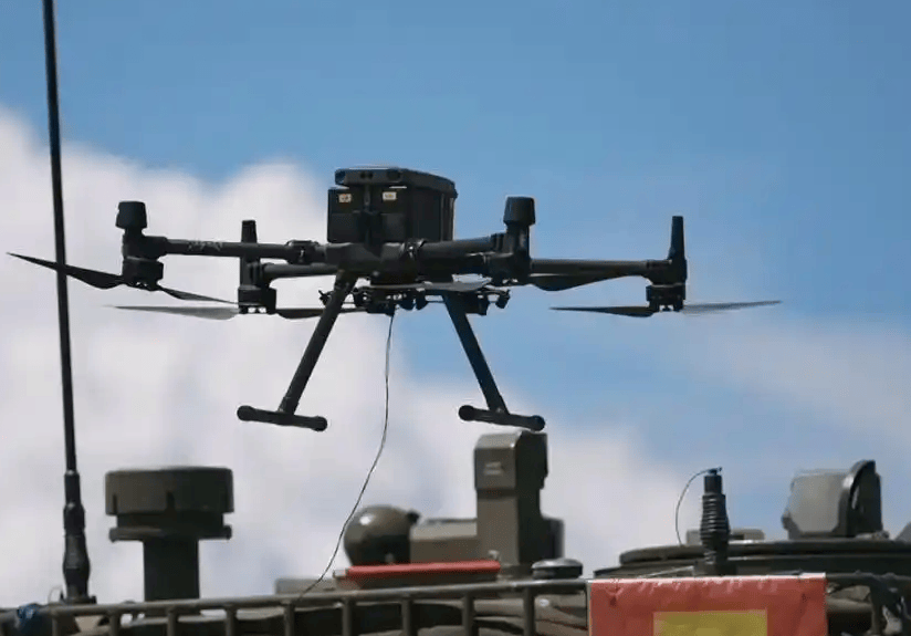 解放军“机器狼”投入台海<strong></p>
<p>燕京啤酒股票</strong>,集群抢滩动作丝滑