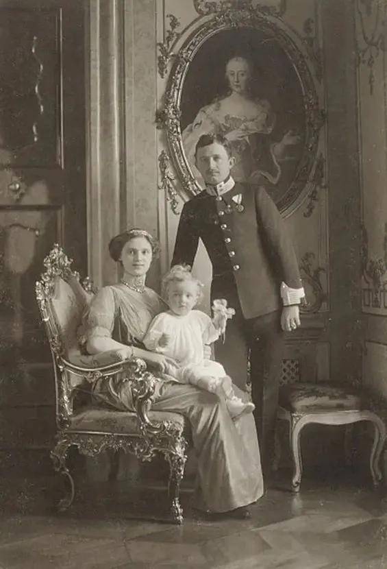 失踪百年的欧洲王室诅咒之钻重现<strong></p>
<p>美邦服饰股票</strong>，背后藏着一位忠贞皇后的惊人布局