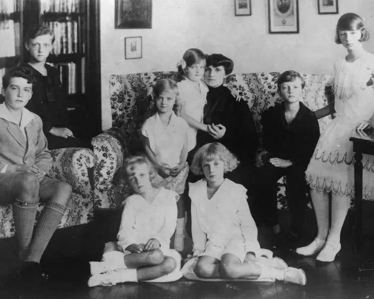 失踪百年的欧洲王室诅咒之钻重现<strong></p>
<p>美邦服饰股票</strong>，背后藏着一位忠贞皇后的惊人布局