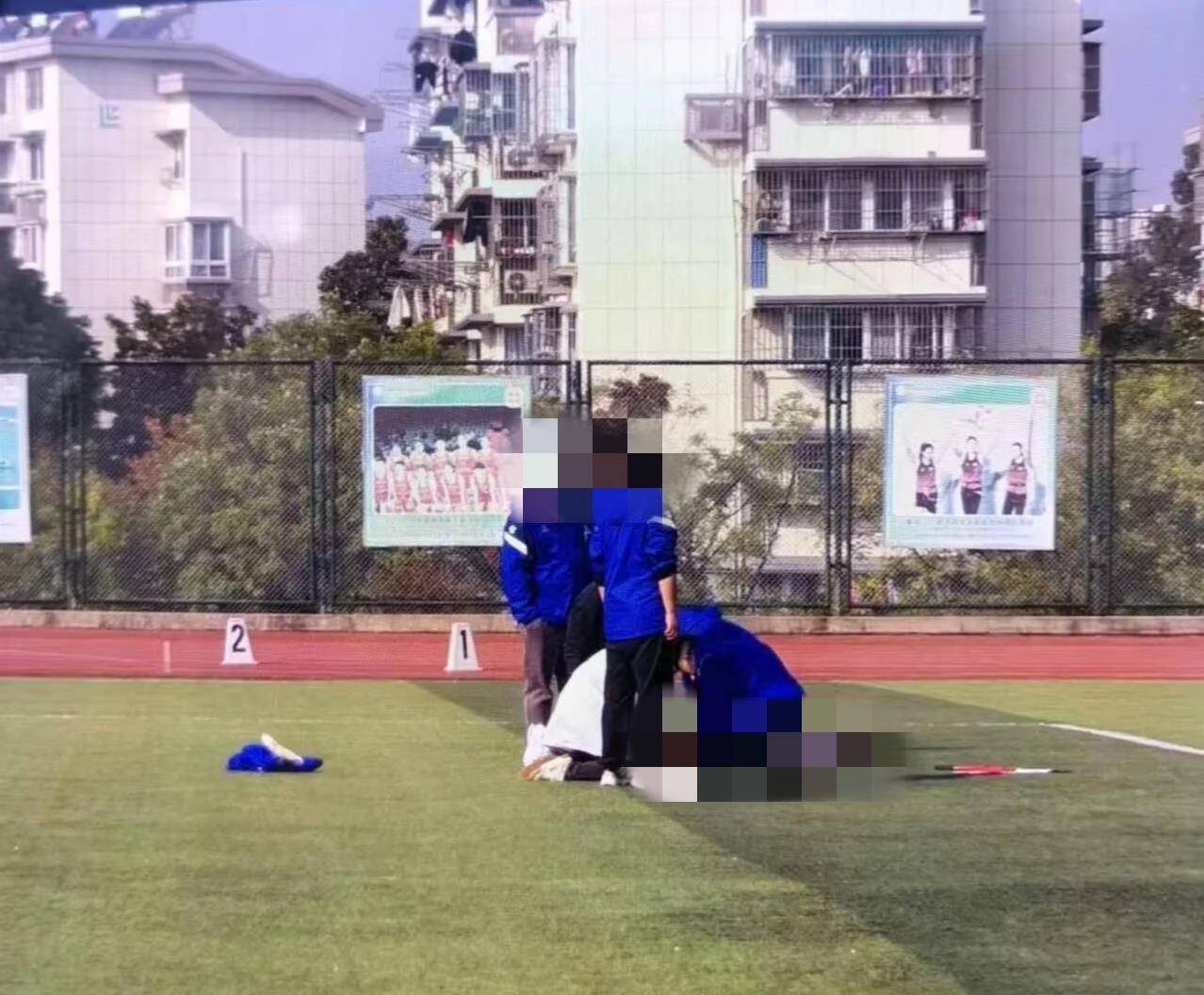 南京一学生在运动会上跑200米时倒地去世<strong></p>
<p>中京电子股票</strong>，官方：深感痛心，已与亲属沟通妥善处理